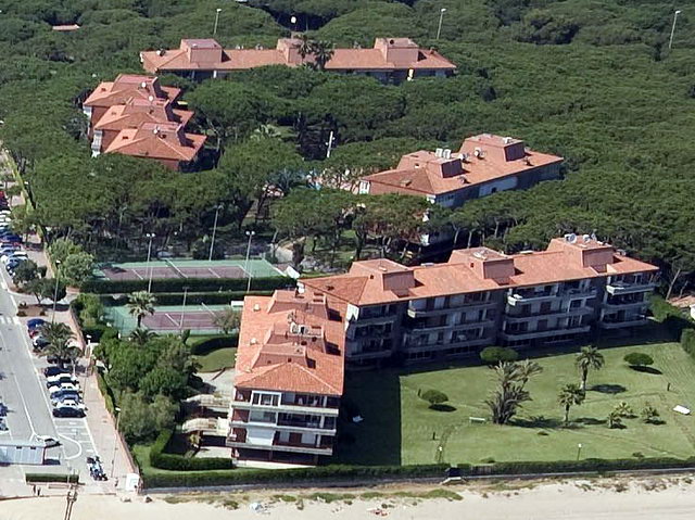 Vista a�rea de la urbanizaci�n LES MARINES de Gav� Mar (2009)